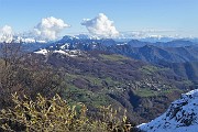 41 Vista su Fuipiano ancora nel verde dei suoi prati 